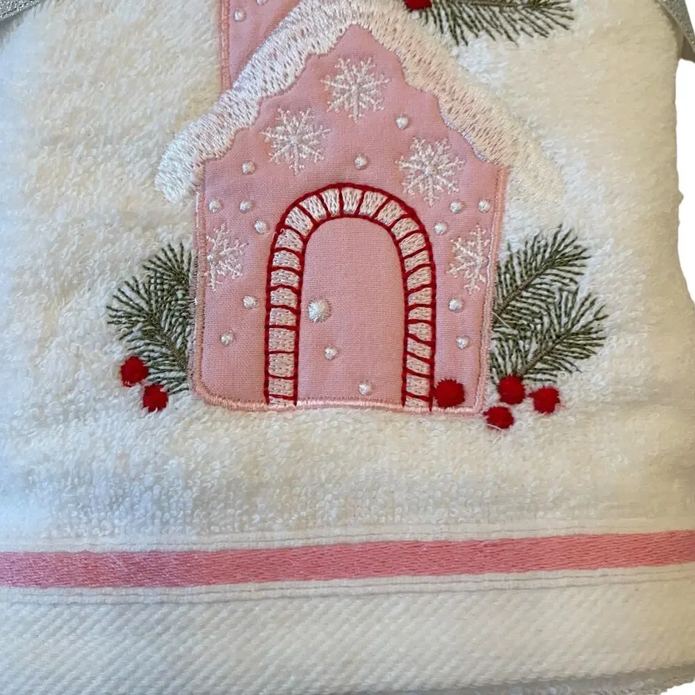Christmas Hand Towels Pink Embroidered Gingerbread House 18x28 100% Cotton NEW